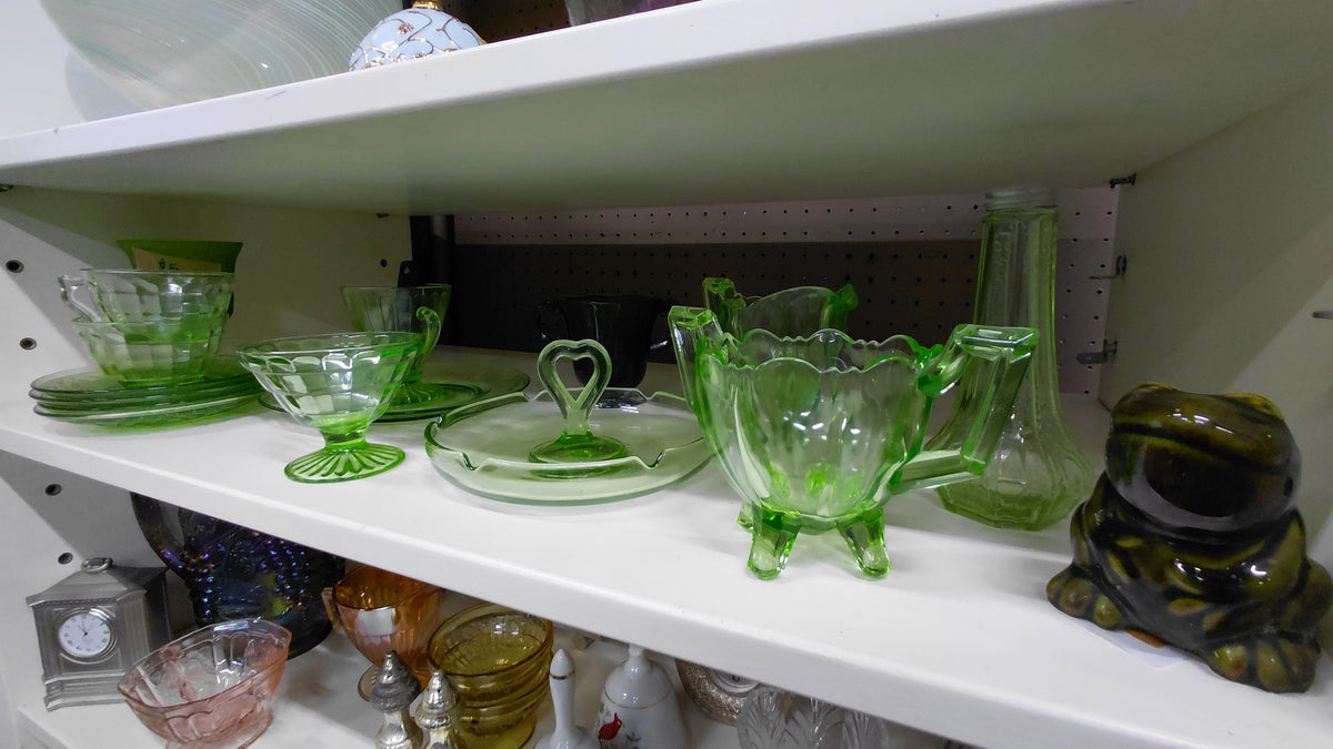 Uranium Glassware Set